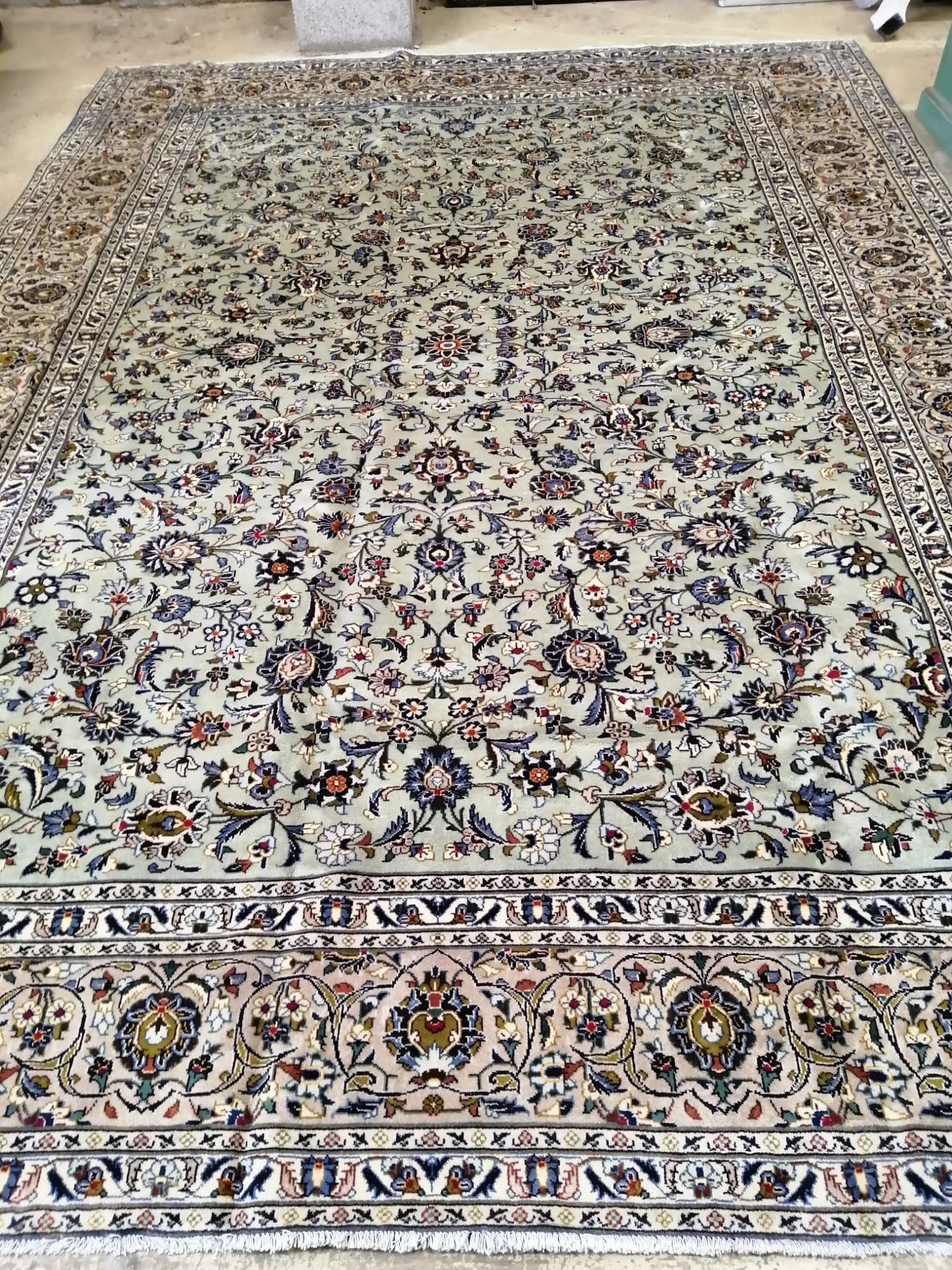 A Kashan carpet, 400 x 298cm